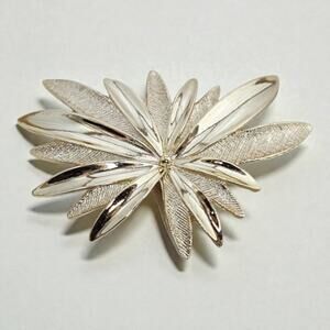 Vintage Sarah Coventry Starburst Floral Gold Tone Brooch Mid Century Designer